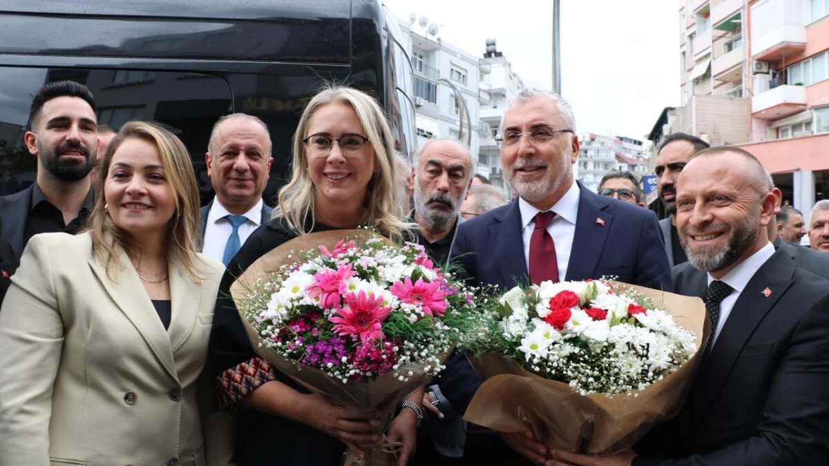 Bakan Işıkhan, İzmir’de Bakan Işıkhan, İzmir’de