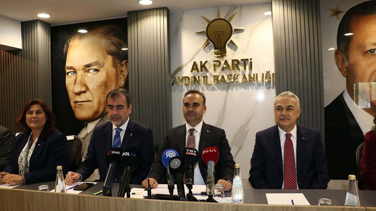 Bakan Kacır: Attığımız adımların sonuçlarını, savunma sanayinde görüyoruz Bakan Kacır: Attığımız adımların sonuçlarını, savunma sanayinde görüyoruz