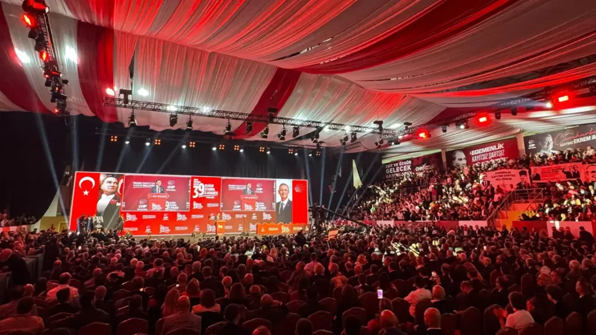 CHP 39. Olağan İstanbul İl Kongresi: Tek aday Özgür Çelik CHP 39. Olağan İstanbul İl Kongresi: Tek aday Özgür Çelik