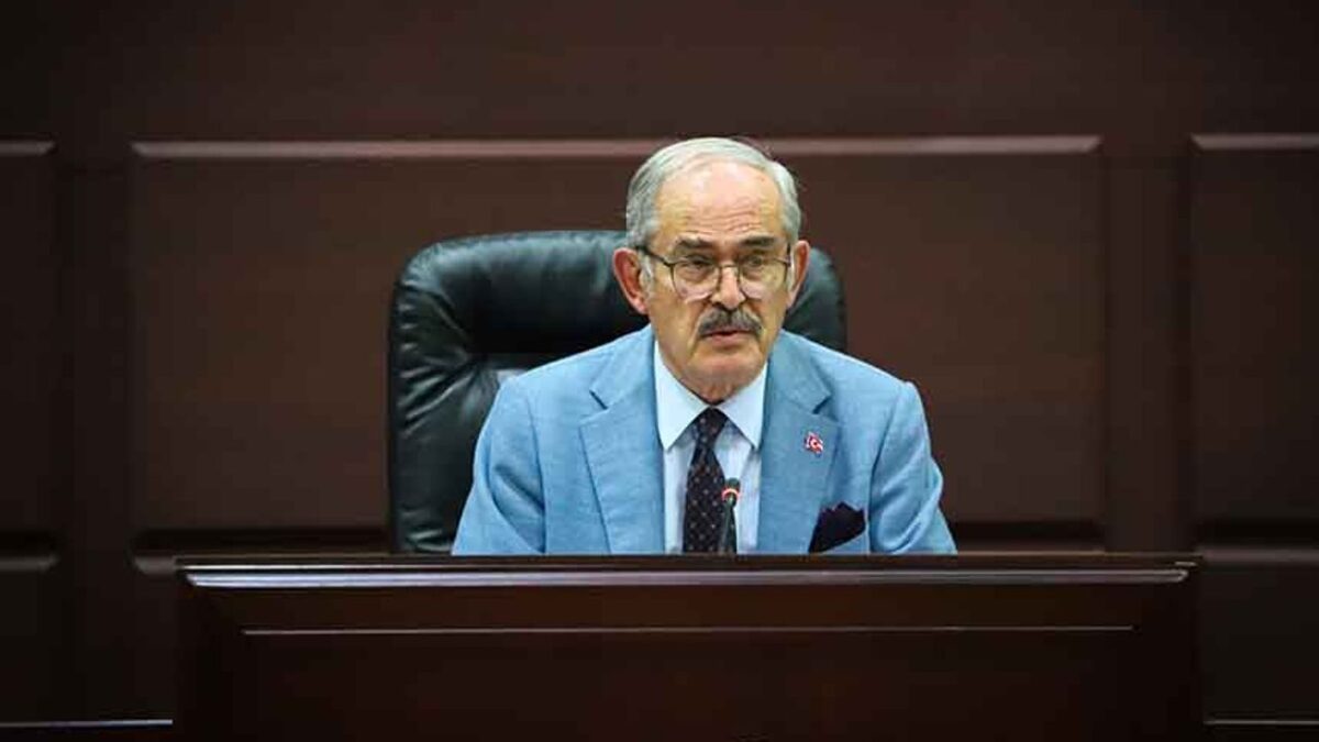 Büyükerşen, İzmir’de iktidarı hedef aldı: Kırbaçlanan değil kırbaçlayan olmak zorundayız! Büyükerşen, İzmir’de iktidarı hedef aldı: Kırbaçlanan değil kırbaçlayan olmak zorundayız!