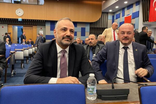 Üyelik düşmedi… Aslanoğlu, özel izinle İZTO&... Üyelik düşmedi… Aslanoğlu, özel izinle İZTO&...