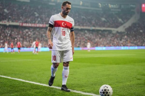 Çalhanoğlu Milli Takım kadrosundan çıkarıldı Çalhanoğlu Milli Takım kadrosundan çıkarıldı