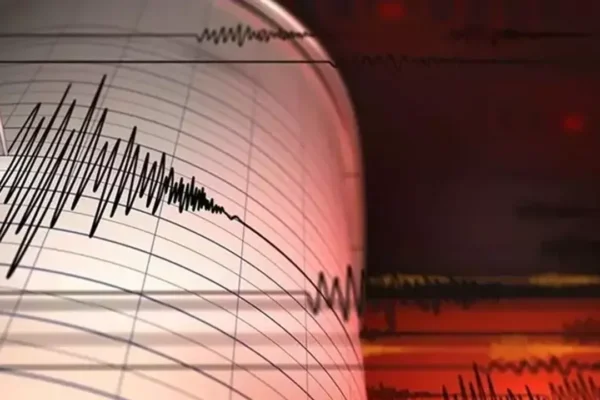 Sındırgı beşik gibi: 4,3 şiddetinde deprem! Sındırgı beşik gibi: 4,3 şiddetinde deprem!