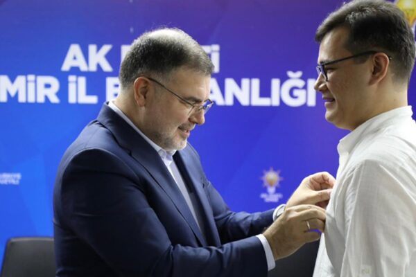 Türkmen vatandaşlar, AK Parti İzmir’e katıld...