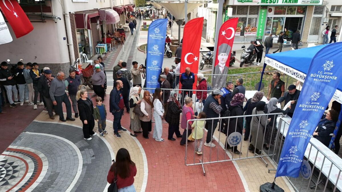 Aydın’da ata tohumlarından üretilen fideler vatandaşlara dağıtıldı! Aydın’da ata tohumlarından üretilen fideler vatandaşlara dağıtıldı!