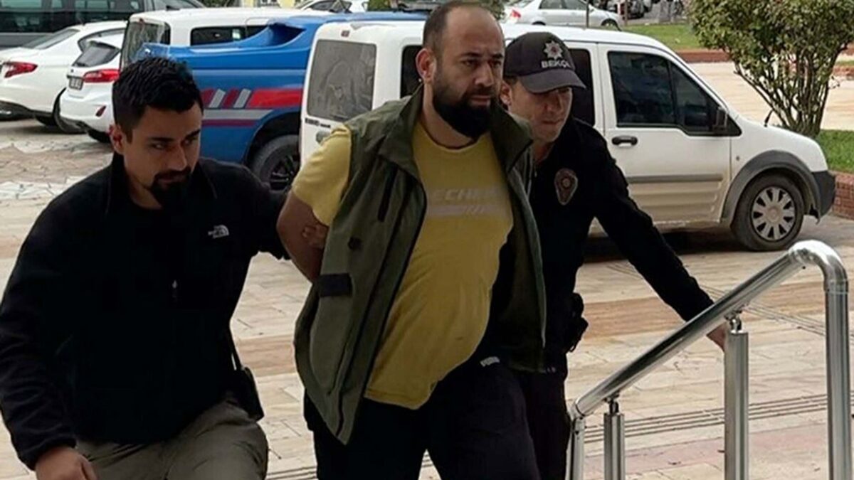 10 Kasım’da saygı duruşunda bulunanlarla alay etmişti… Motosikletliye ev hapsi! 10 Kasım’da saygı duruşunda bulunanlarla alay etmişti… Motosikletliye ev hapsi!