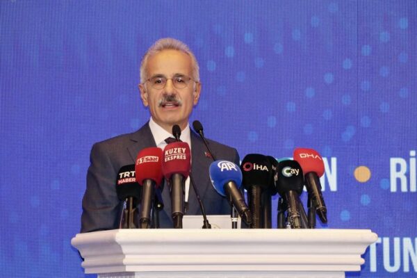 Bakan Uraloğlu: İstanbulluların verilerini yurt dı... Bakan Uraloğlu: İstanbulluların verilerini yurt dı...