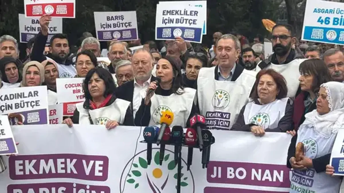 DEM Parti’den TBMM önünde ‘bütçe’ protestosu! DEM Parti’den TBMM önünde ‘bütçe’ protestosu!