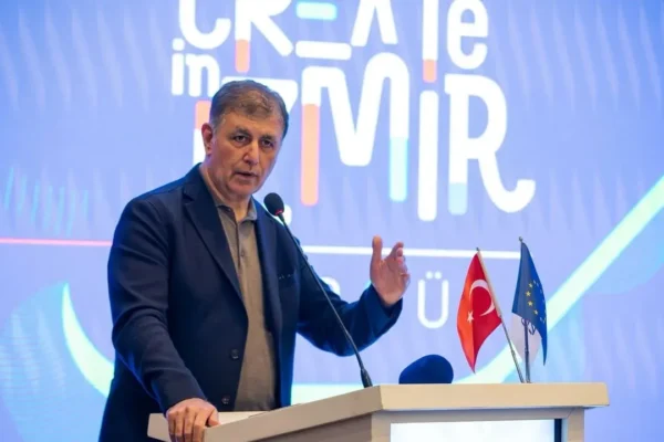 Tugay’dan AK Parti’ye hizmet yanıtı: Saygılı’nın d... Tugay’dan AK Parti’ye hizmet yanıtı: Saygılı’nın d...