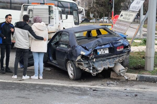 Kütahya’da zincirleme trafik kazası: 4 kişi ...