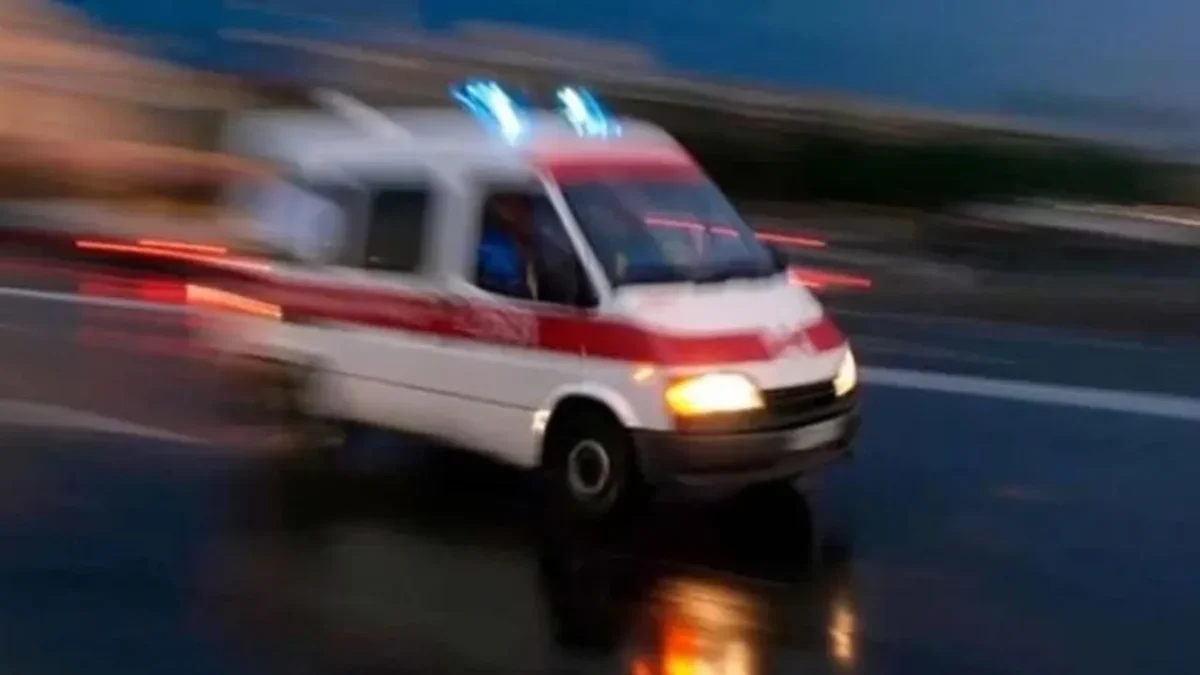 Hastane yolundaki hamile kadın ambulansta doğum yaptı Hastane yolundaki hamile kadın ambulansta doğum yaptı