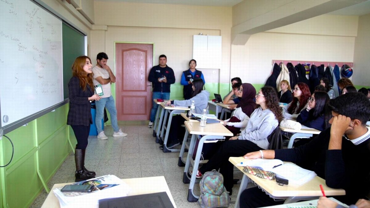 Aliağa’dan üniversiteye hazırlanan gençlere büyük destek