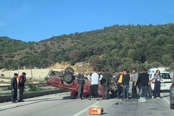 Kamyonet takla attı: Sürücüsü can verdi! Kamyonet takla attı: Sürücüsü can verdi!