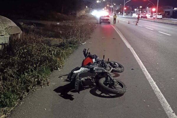 Devrilen motosikletteki genç öldü!