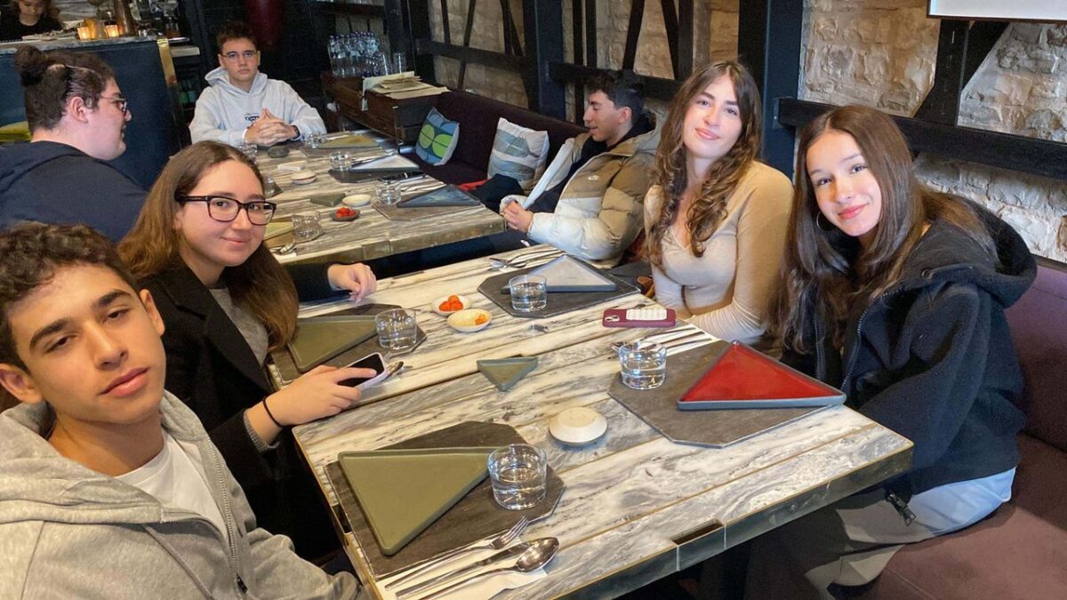 Liseliler, gıda krizine karşı yenilebilir otları tanıyor