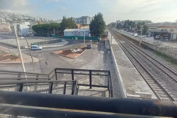 Çiğlili muhtar açıkladı: İZBAN durağı kaderine ter... Çiğlili muhtar açıkladı: İZBAN durağı kaderine ter...
