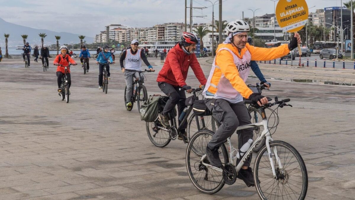 Pedallar, görme engellilerin kitaplara erişimi için çevrildi Pedallar, görme engellilerin kitaplara erişimi için çevrildi