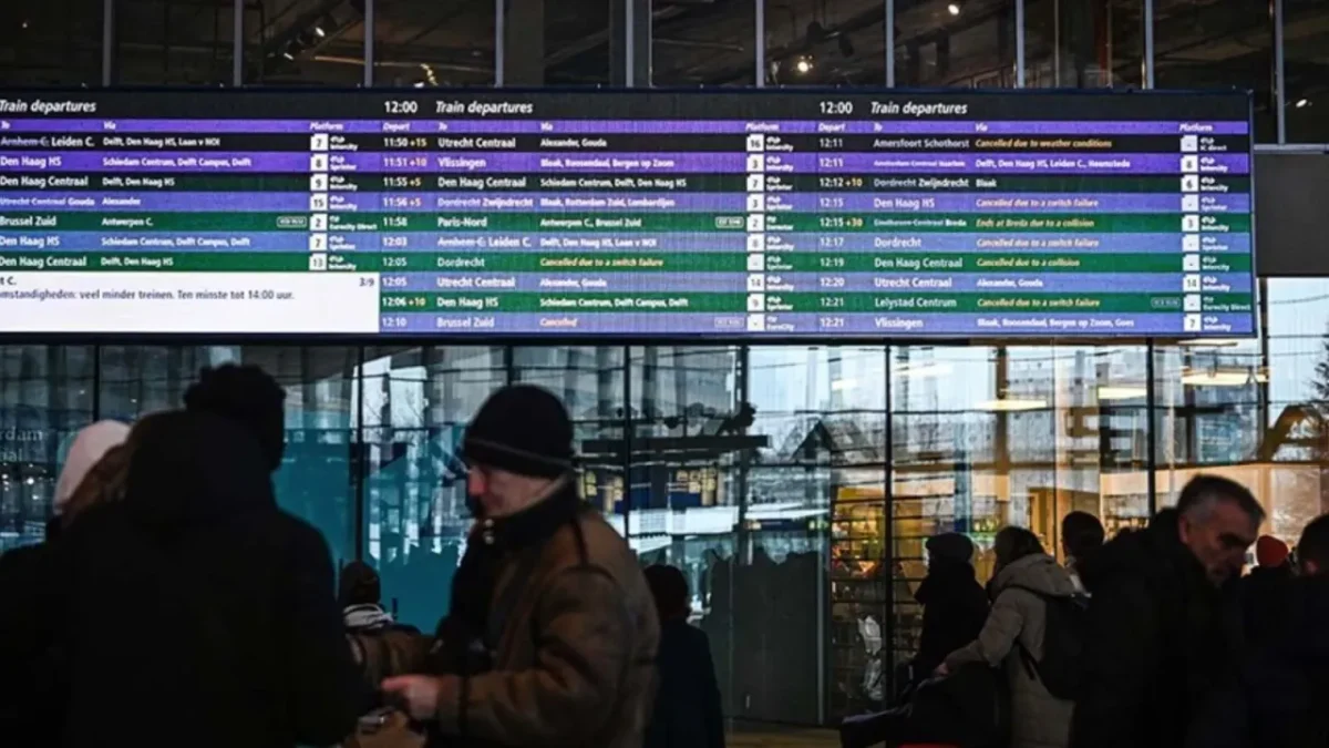 Avrupa’da yüzlerce uçuşta iptal ve gecikme yaşanıyor Avrupa’da yüzlerce uçuşta iptal ve gecikme yaşanıyor