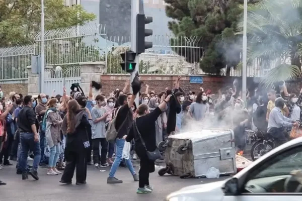 İran’da protestolar şiddetlendi: Silahlı gruplarda...