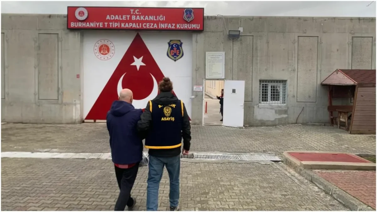 İş insanlarına şantaj yapan ihraç emniyet amirine suç üstü!