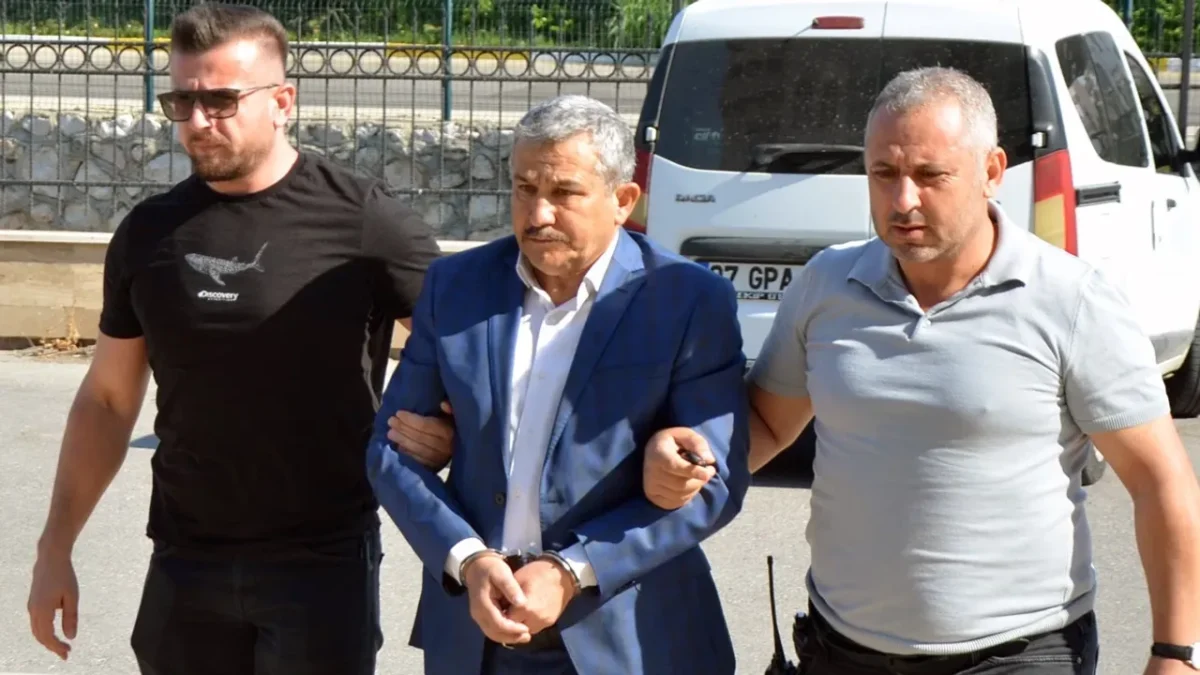 Eski meclis üyesini öldüren eski başkan yardımcısının cezası belli oldu Eski meclis üyesini öldüren eski başkan yardımcısının cezası belli oldu