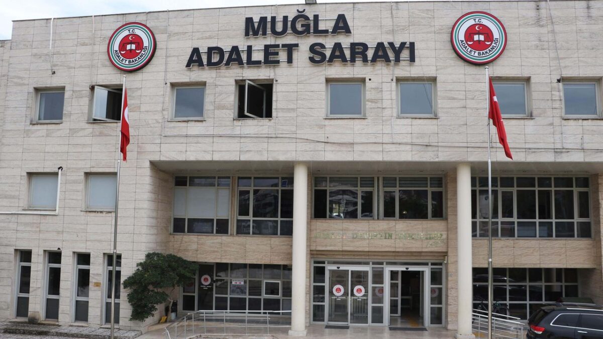 Kendini polis olarak tanıttı, 2 milyon lira dolandırdı: Şüpheli tutuklandı! Kendini polis olarak tanıttı, 2 milyon lira dolandırdı: Şüpheli tutuklandı!