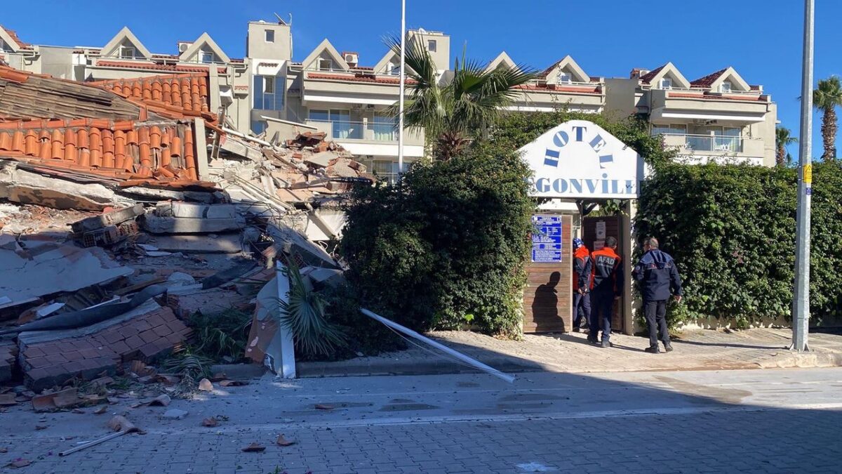 Marmaris’te 5 katlı apart otel çöktü!