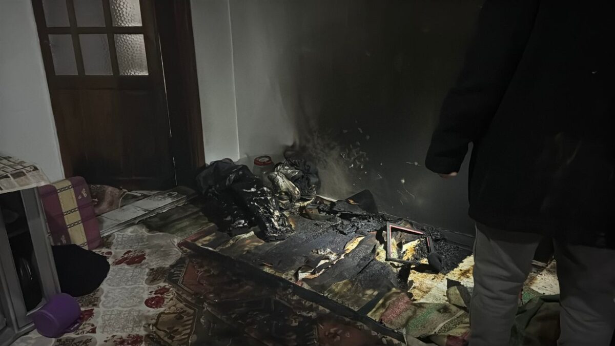 Uzaklaştırma kararı olan damat, kayınvalidesinin evini ateşe verdi Uzaklaştırma kararı olan damat, kayınvalidesinin evini ateşe verdi