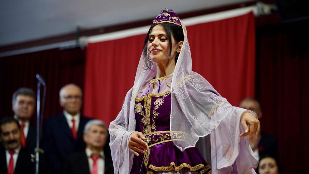 Aliağa’da Türk Halk Müziği rüzgârı esti Aliağa’da Türk Halk Müziği rüzgârı esti