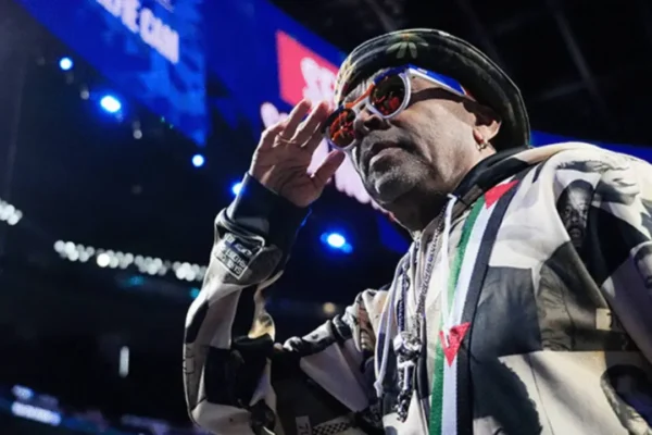Spike Lee’den NBA All-Star’da Filistin... Spike Lee’den NBA All-Star’da Filistin...