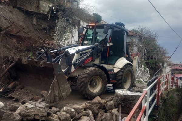 Aydın’da sağanak ve fırtına hayatı felç etti...