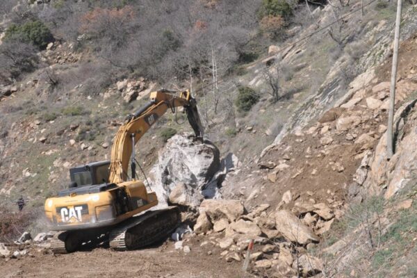 Ödemiş’te heyelan: Mahallenin yolu ulaşıma k...