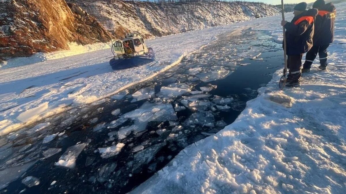 Baykal Gölü’nde buz altına giren araçta 8 kişi öldü
