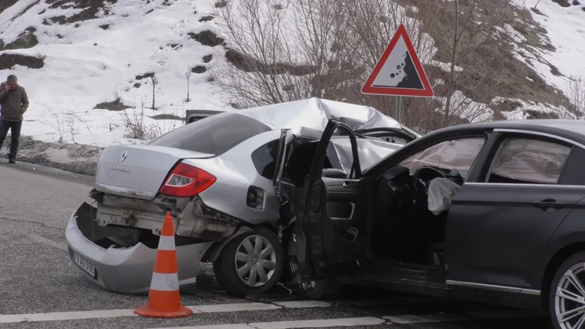 Bingöl’de feci kaza: Ölü ve yaralılar var