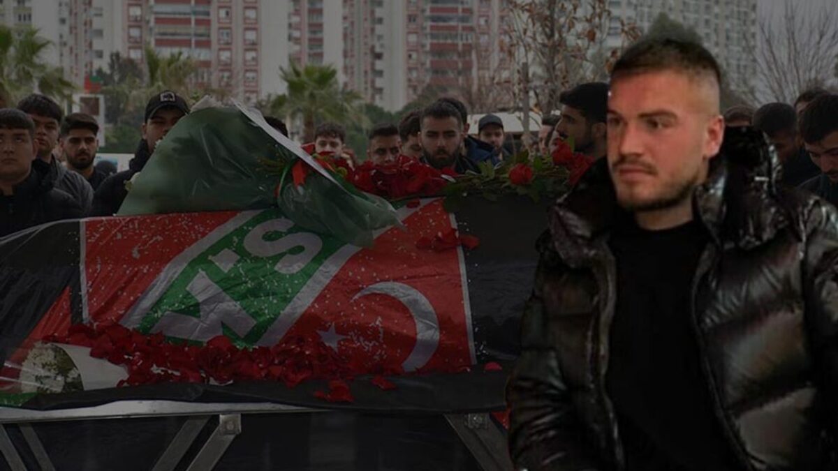 Kazada ölen taraftar, Karşıyaka bayrağı ile uğurlandı Kazada ölen taraftar, Karşıyaka bayrağı ile uğurlandı