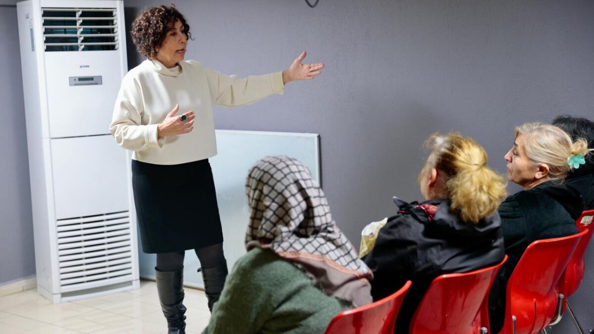 Medeni Kanun’un kazanımları Konak’ta masaya yatırıldı Medeni Kanun’un kazanımları Konak’ta masaya yatırıldı