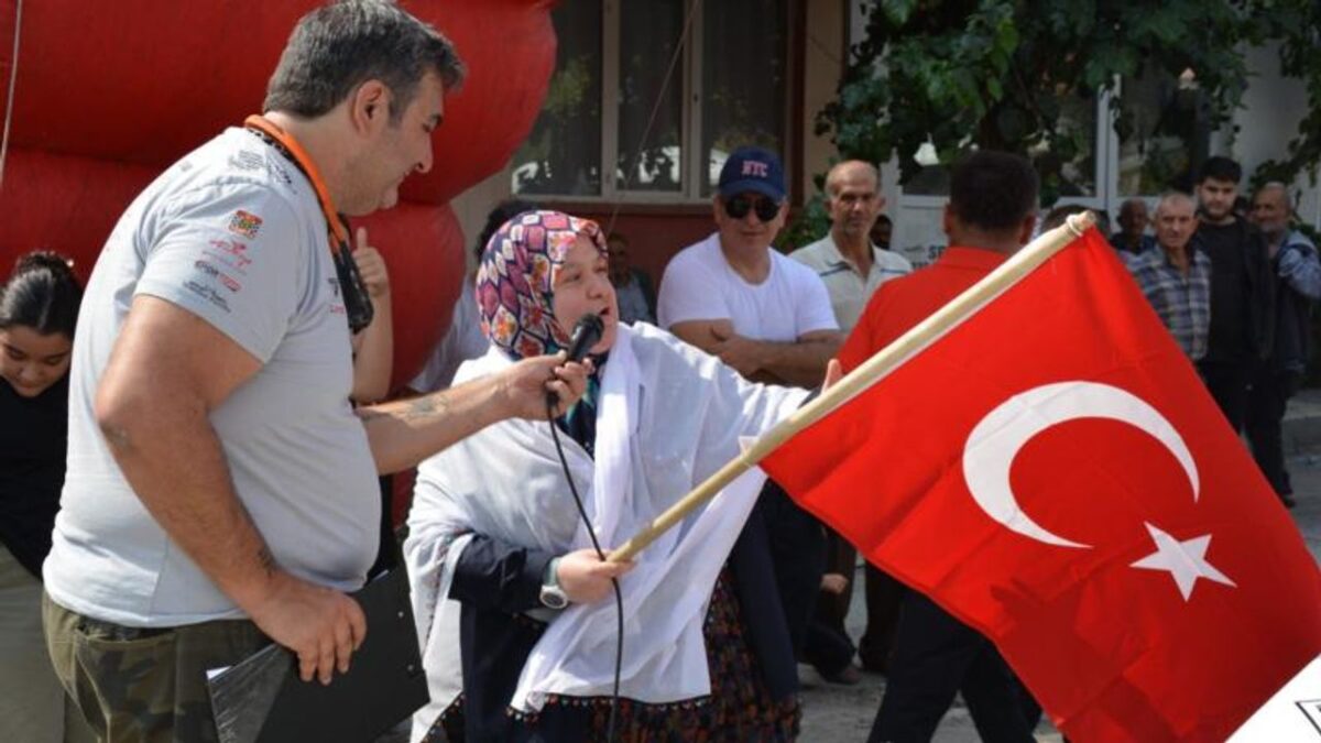 Belediye başkanına hakarete tutuklama! Belediye başkanına hakarete tutuklama!