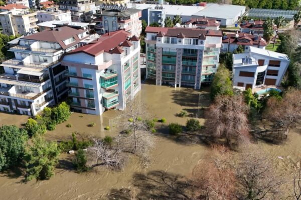 Dim Barajı’nın çevresindeki evler boşaltıldı Dim Barajı’nın çevresindeki evler boşaltıldı