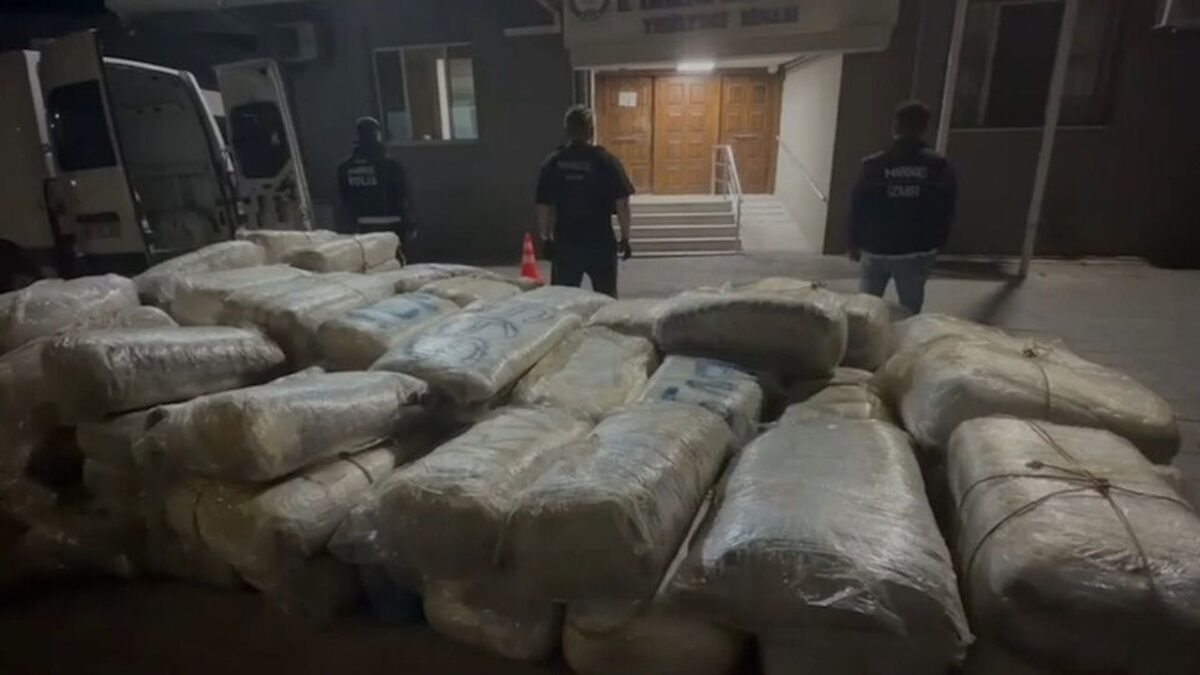 İzmir’de dev operasyon… 1 tondan fazla ‘zehir’ ele geçirildi!