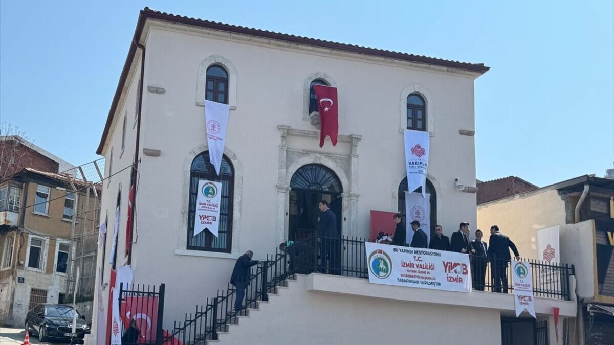 Restore edilen 132 yıllık Asmalı Mescit ibadete açıldı!