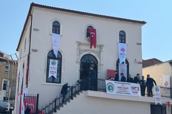Restore edilen 132 yıllık Asmalı Mescit ibadete aç...