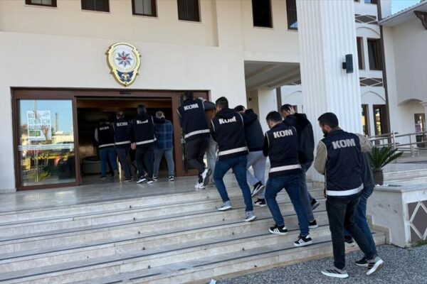 İzmir’de dolandırıcılık operasyonu!
