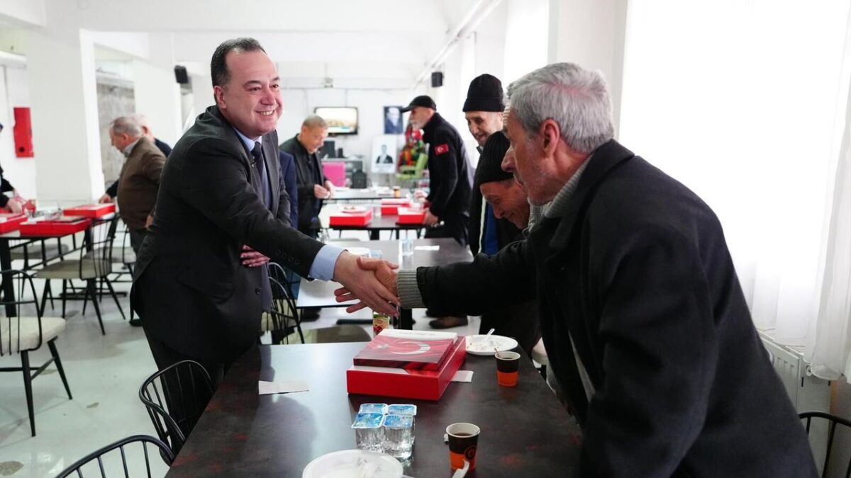 Başkan Dutlulu’dan huzurevine bayram ziyareti