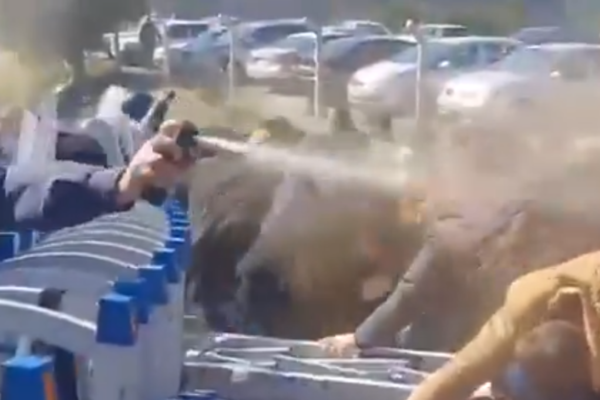 Kınık’ta biber gazlı, TOMA’lı müdahale... Kınık’ta biber gazlı, TOMA’lı müdahale...