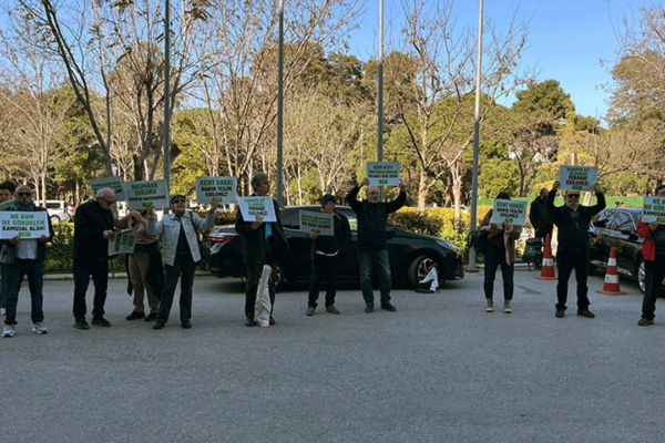 Büyükşehir’e 2 bin imzayla ‘çukur̵... Büyükşehir’e 2 bin imzayla ‘çukur̵...