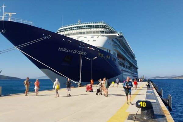 Bodrum’a dev kruvaziyer: 1752 turist ilçeye geldi Bodrum’a dev kruvaziyer: 1752 turist ilçeye geldi