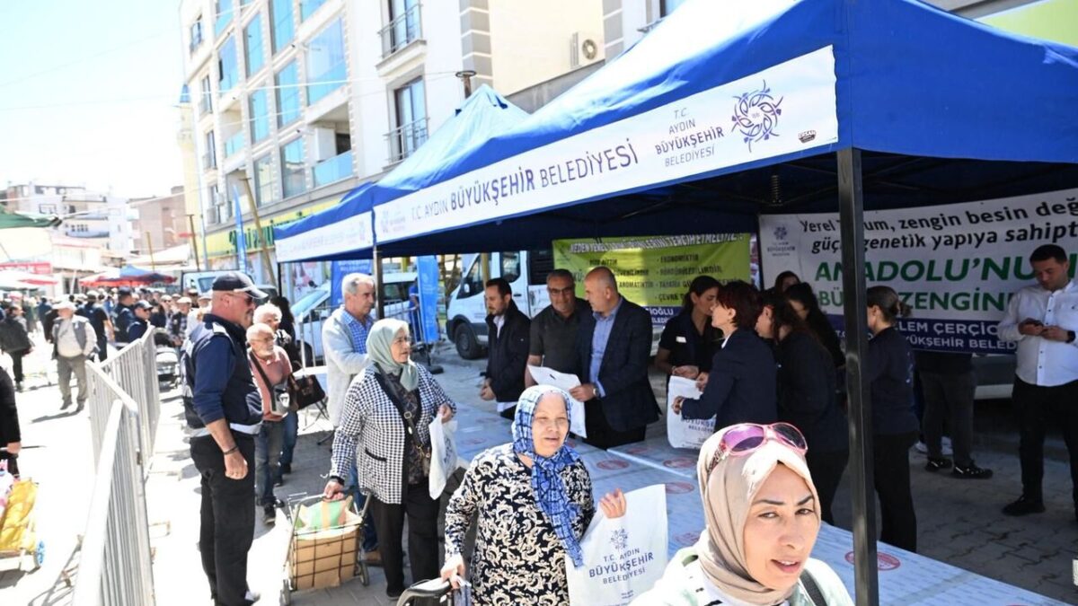 Başkan Çerçioğlu binlerce fideyi Söke’de vatandaşlar ile buluşturdu