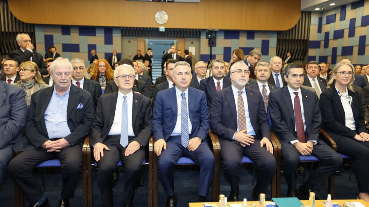 İzmir’de kritik zirve: Çalışma hayatı için ortak akıl buluşması İzmir’de kritik zirve: Çalışma hayatı için ortak akıl buluşması