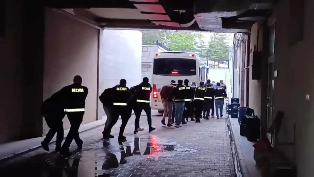 Denetimli Serbestlik Müdürlüğü’ne “rüşvet” operasyonu: 9 kişi tutuklandı Denetimli Serbestlik Müdürlüğü’ne “rüşvet” operasyonu: 9 kişi tutuklandı