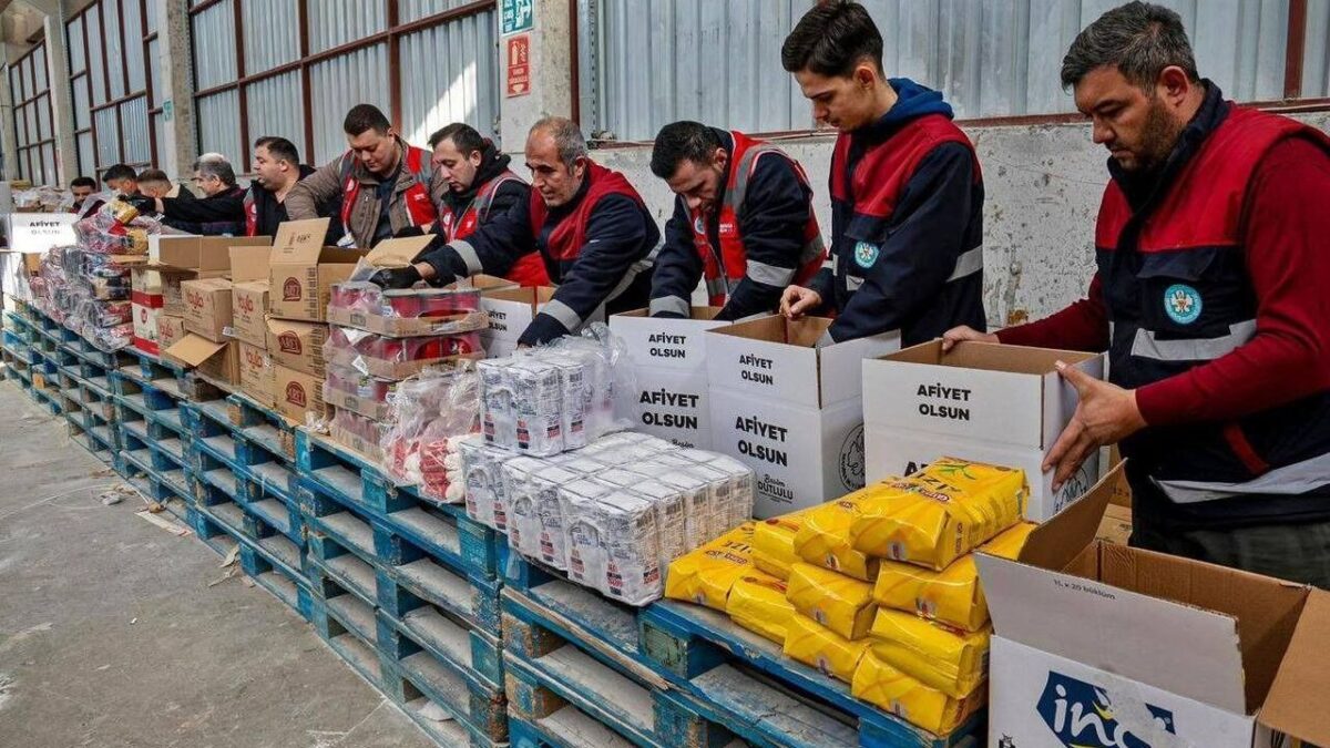 Manisa’da bayram dayanışması Manisa’da bayram dayanışması